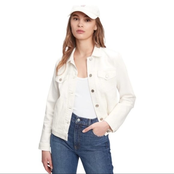 GAP Jackets & Blazers - NWT Gap Icon Denim Jacket With Washwell Small